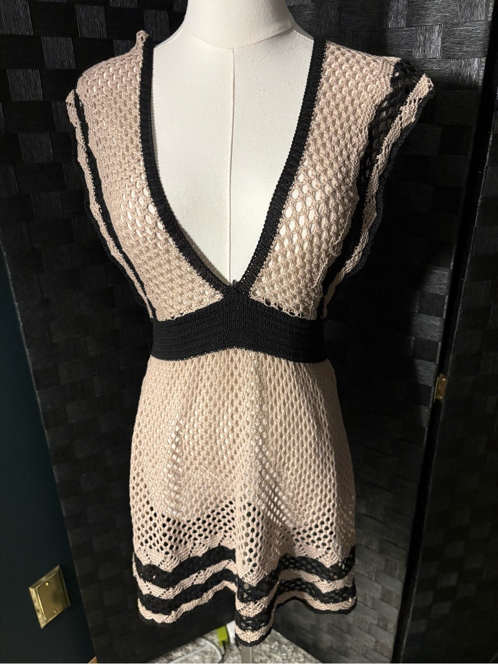 Women’s Knit V-Neck Cover-Up in Beige and Black